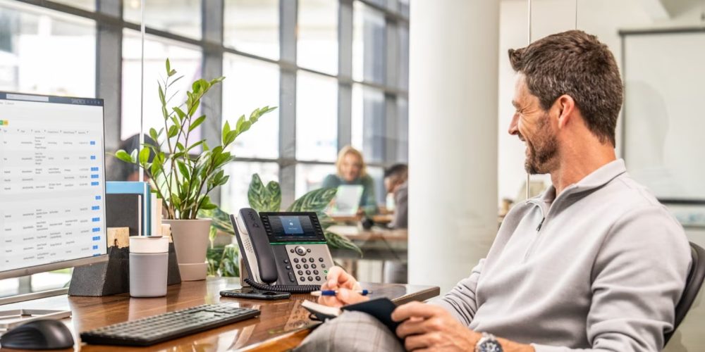 IP_desk_phones_desktop_2x